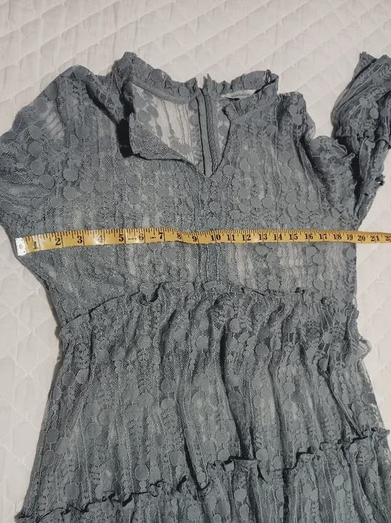 EUC Sundance Lihgt Gray Lace Dress Size M - Picture 9 of 12